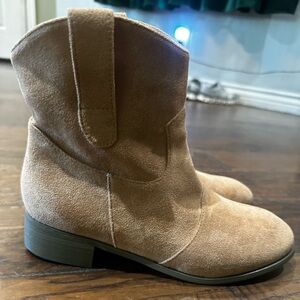 Women's Tan Suede‎ Ankle Boots